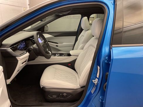 New 2026 Jeep Cherokee Overland image 18