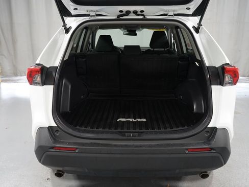 Used 2022 Toyota RAV4 LE image 31