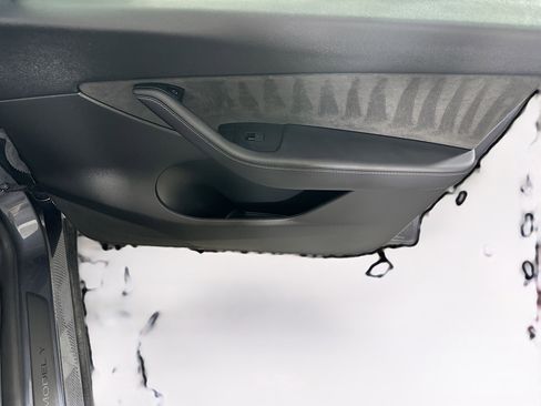 Used 2022 Tesla Model Y Performance image 31