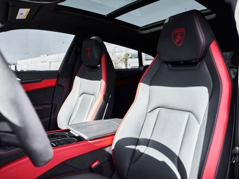 Used 2025 Lamborghini Urus Performante AWD/4WD image 45