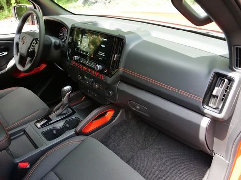 Used 2025 Nissan Frontier Pro-X RWD image 39