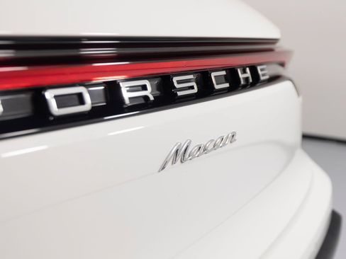 Certified 2026 Porsche Macan AWD/4WD image 40