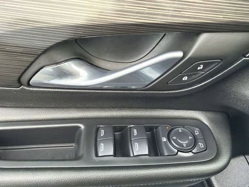 Used 2024 GMC Terrain SLE image 22