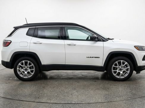 Used 2025 Jeep Compass Limited image 11