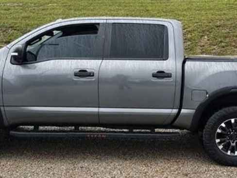 Used 2021 Nissan Titan PRO-4X w/ Pro-4x Convenience Package AWD/4WD image 5