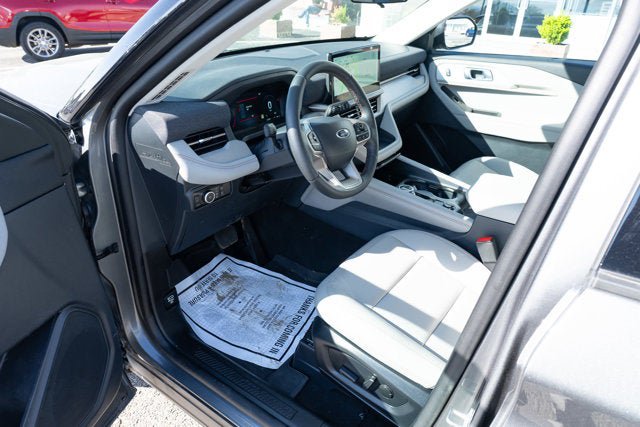 Used 2025 Ford Explorer Active w/ Active Comfort Package AWD/4WD image 14