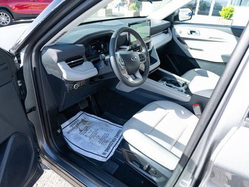 Used 2025 Ford Explorer Active w/ Active Comfort Package AWD/4WD image 14