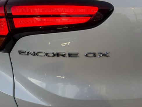 Used 2022 Buick Encore GX Select w/ Sport Touring Package image 9
