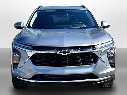 Used 2025 Chevrolet Trax LT w/ Driver Confidence Package FWD image 2