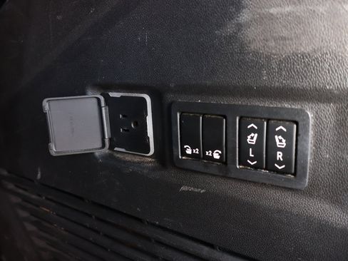 Used 2021 Chevrolet Tahoe High Country image 29