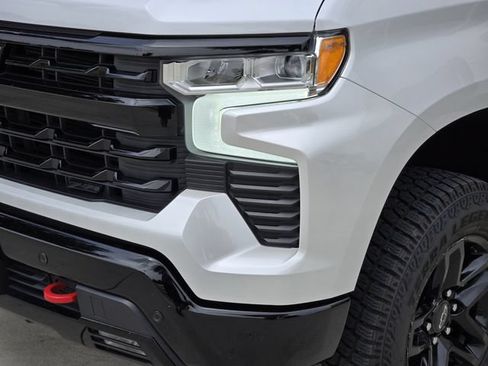 Used 2024 Chevrolet Silverado 1500 LT Trail Boss w/ Convenience Package II AWD/4WD image 11