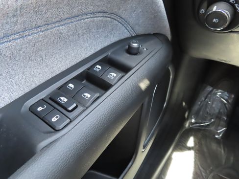 Used 2024 Jeep Compass Latitude image 19