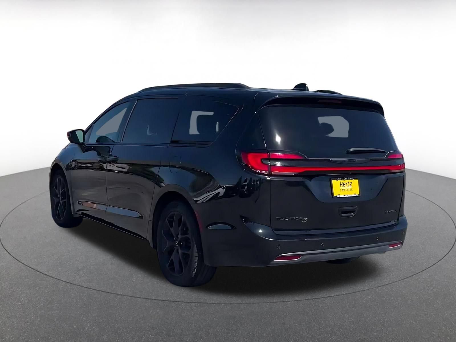 Used 2025 Chrysler Pacifica Limited FWD image 10