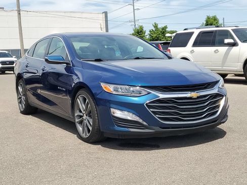 Used 2019 Chevrolet Malibu Premier w/ Sun and Wheel Package FWD image 4