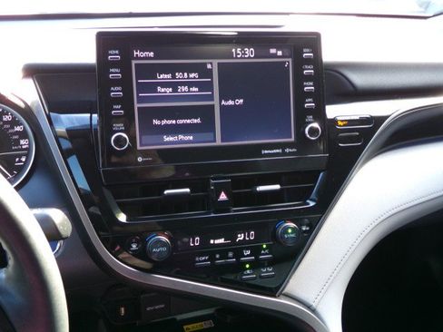 Used 2022 Toyota Camry XLE image 24