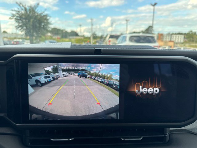 Used 2025 Jeep Wrangler Unlimited Sahara AWD/4WD image 19