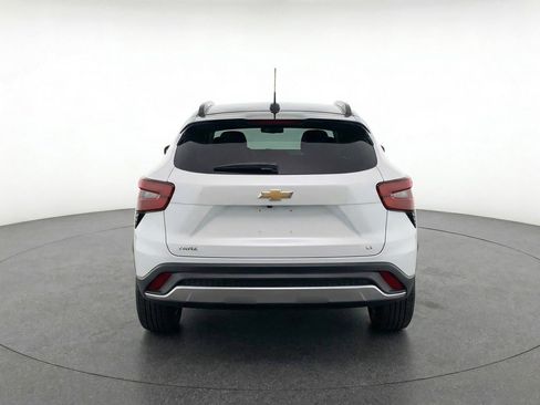 Used 2025 Chevrolet Trax LT w/ LT Convenience Package FWD image 6
