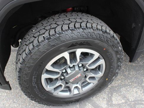 Used 2024 GMC Sierra 3500 SLE w/ SLE Convenience Package image 4