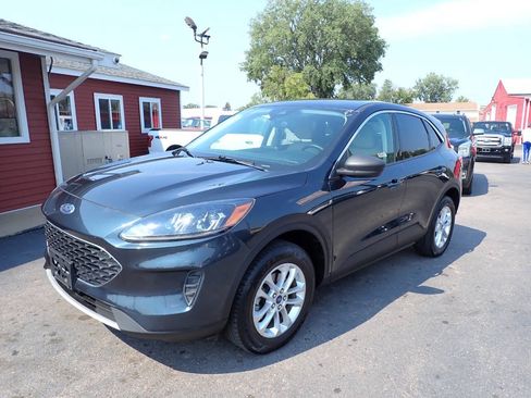 Used 2022 Ford Escape SE w/ Cold Weather Package AWD/4WD image 3