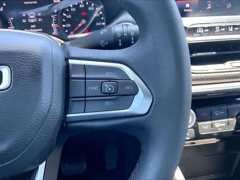 Used 2023 Jeep Compass Latitude AWD/4WD image 24