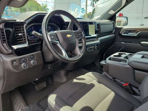 Used 2025 Chevrolet Silverado 1500 LT AWD/4WD image 12