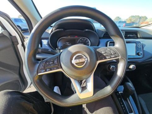 Used 2023 Nissan Versa SV FWD image 5