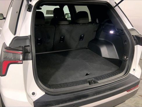 Used 2026 Chevrolet Equinox LT FWD image 4