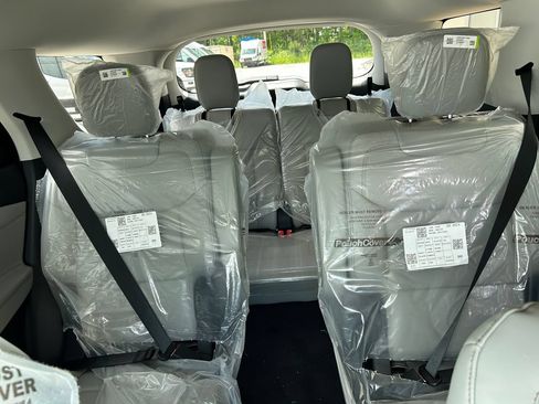 New 2026 Ford Explorer Active w/ Active Comfort Package AWD/4WD image 38