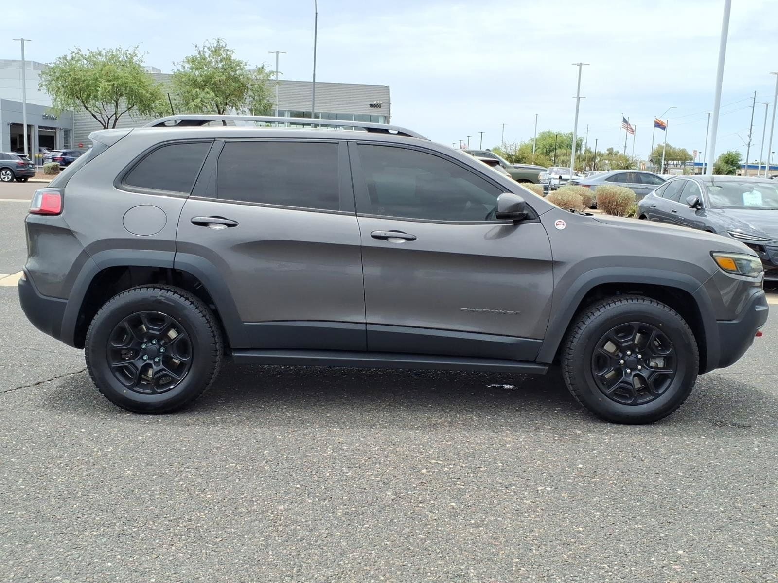 Used 2019 Jeep Cherokee Trailhawk w/ Comfort/Convenience Group AWD/4WD image 8