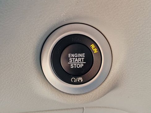 Used 2022 Chrysler Voyager LX FWD image 27