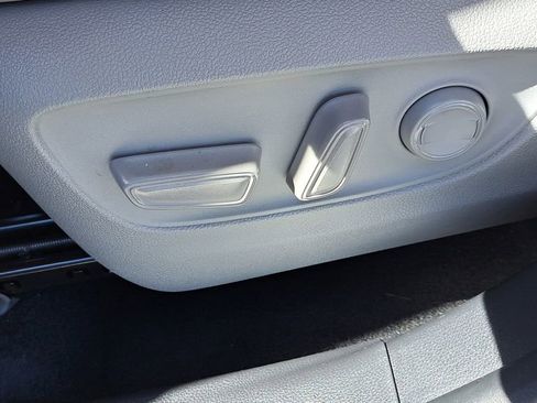 Used 2022 Toyota Highlander XLE image 19