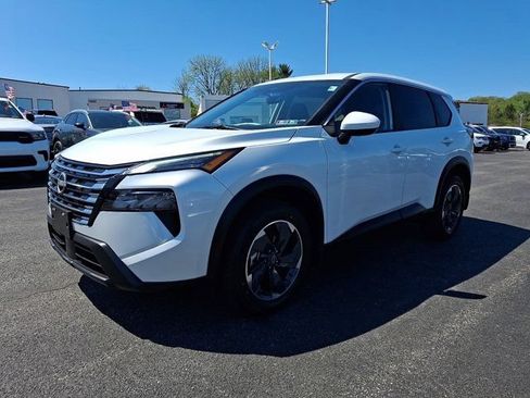 Used 2025 Nissan Rogue SV FWD image 3