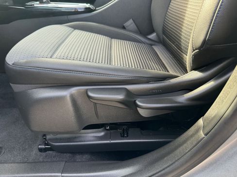 Used 2025 Chevrolet Trax LT image 23