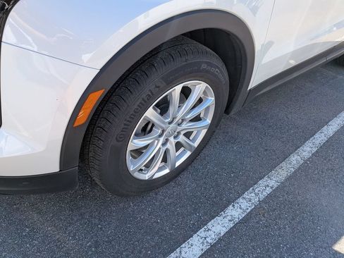 Used 2023 Cadillac XT4 Luxury w/ Cold Weather Package FWD image 3