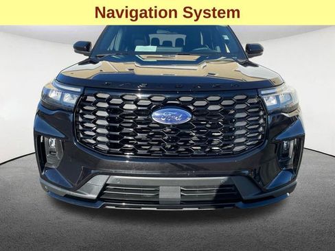 Used 2025 Ford Explorer ST-Line w/ ST-Line Street Pack image 4