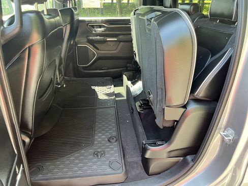 Used 2019 RAM 1500 Laramie AWD/4WD image 17