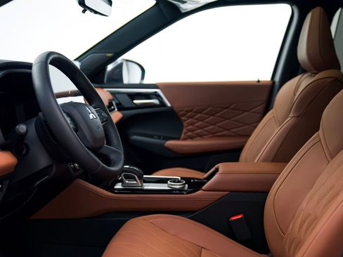 New 2026 Mitsubishi Outlander SEL image 10