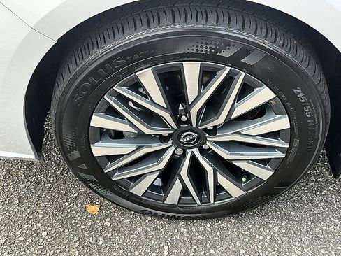 Used 2024 Nissan Altima 2.5 SV w/ SV Premium Package AWD/4WD image 7