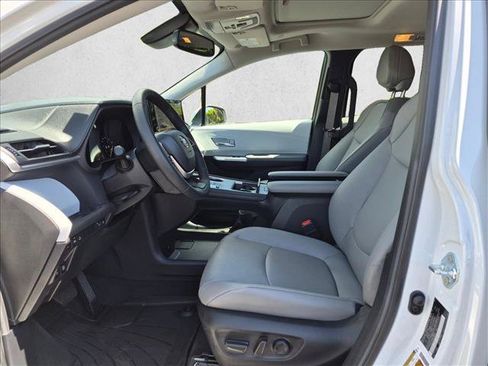 Used 2025 Toyota Sienna XLE w/ XLE Plus Package AWD/4WD image 16