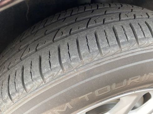 Used 2024 Chrysler Pacifica Touring-L FWD image 21