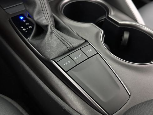Used 2024 Toyota Camry SE w/ Convenience Package FWD image 17