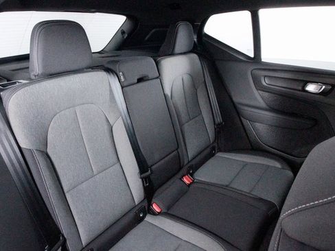 Certified 2025 Volvo XC40 B5 Core w/ Climate Package image 23