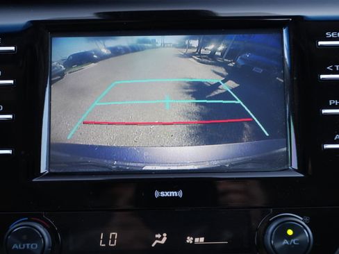 Used 2020 Toyota Camry SE image 25