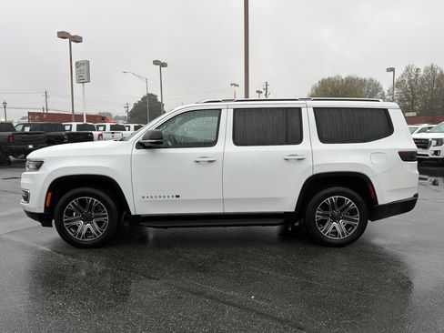 Used 2024 Jeep Wagoneer Series II w/ Flexible Seating Group image 9