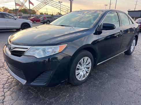 Used 2014 Toyota Camry LE FWD image 3