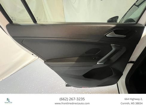 Used 2018 Volkswagen Tiguan SE w/ Panoramic Sunroof Package FWD image 15