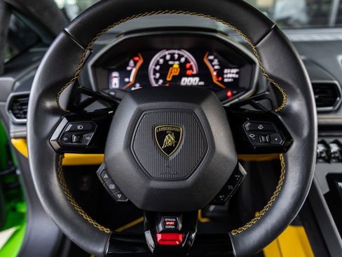 Used 2020 Lamborghini Huracan EVO image 30