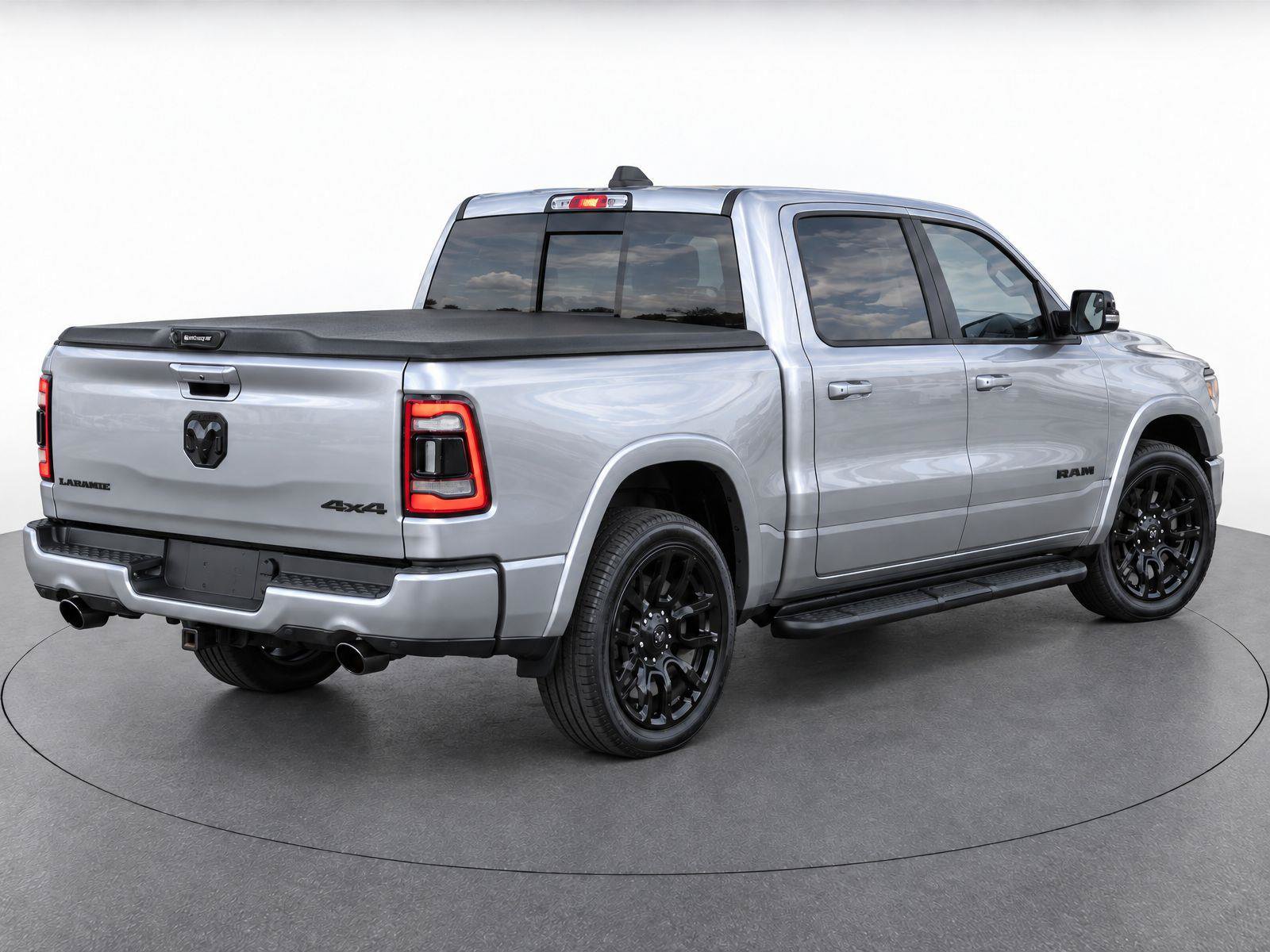 Used 2021 RAM 1500 Laramie AWD/4WD image 3