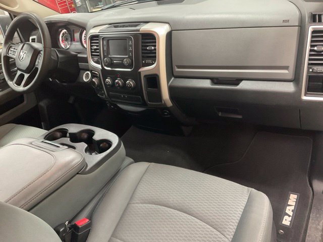 Used 2016 RAM 1500 Classic SLT AWD/4WD image 9