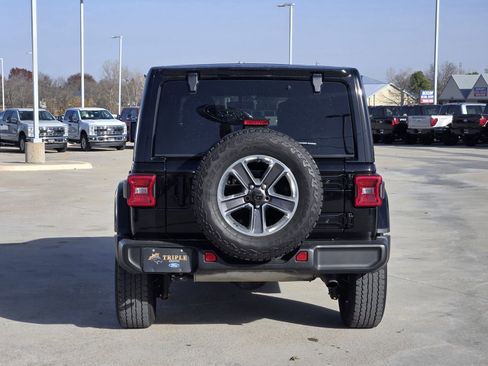 Used 2021 Jeep Wrangler Unlimited Sahara image 3